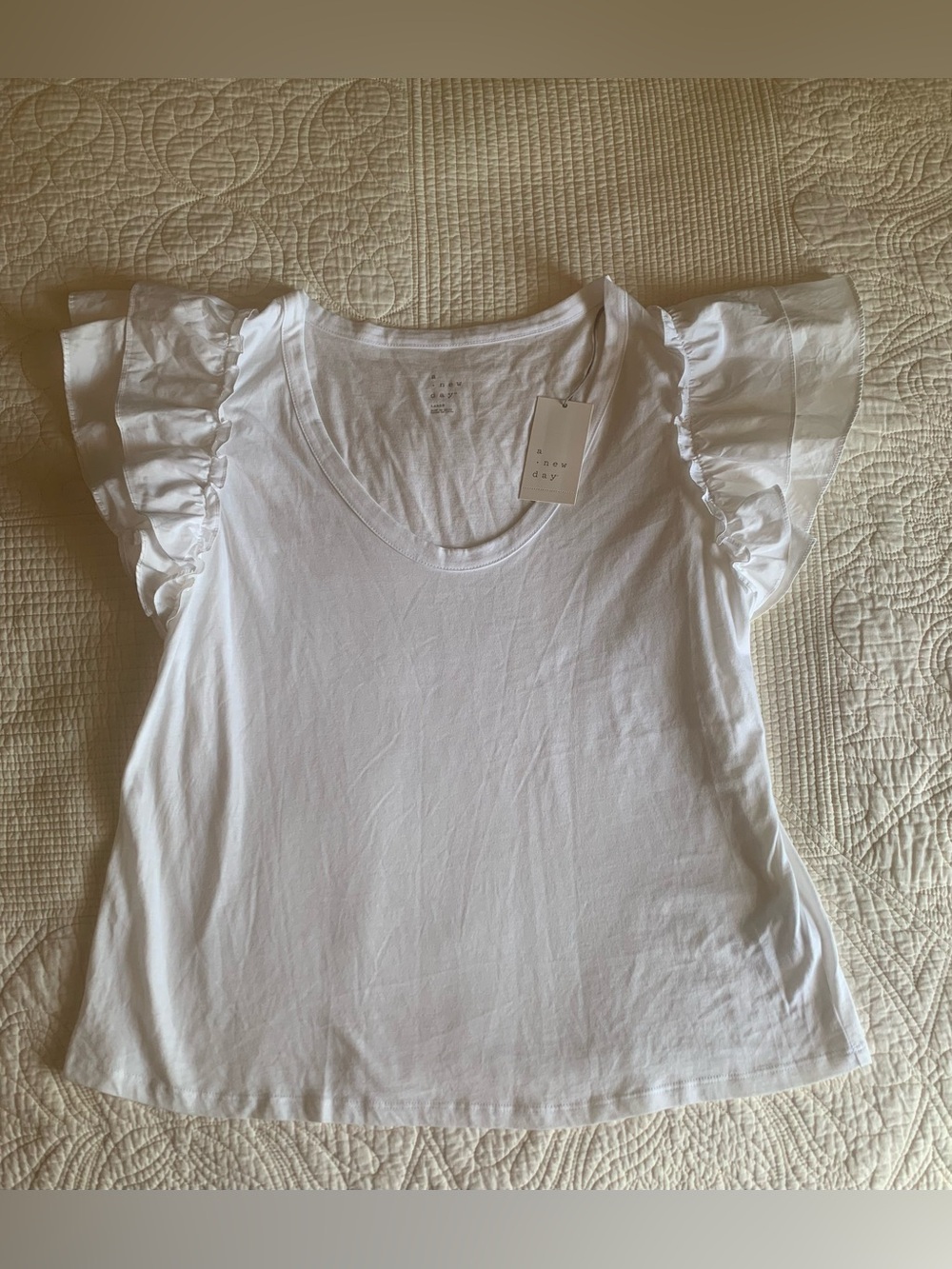 New with tags A New Day white scoop-neck t-shirt